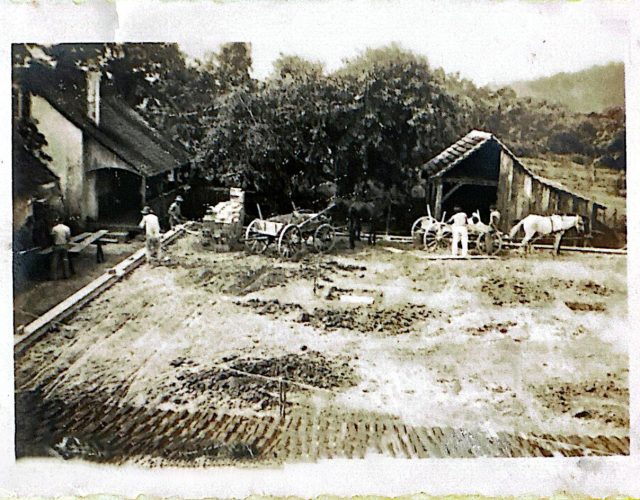 1932- Construção da primeira Confecção