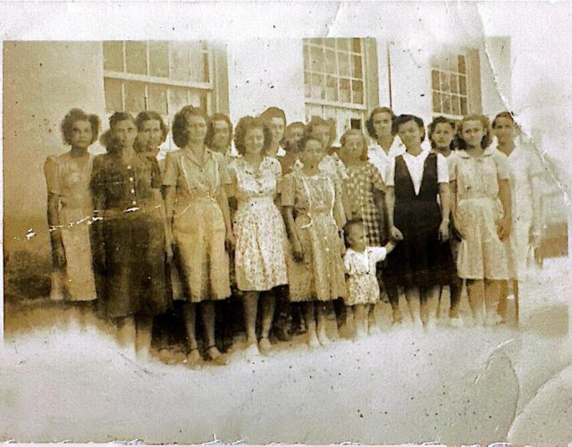 1939- Jovens senhoras no setor de Confecção