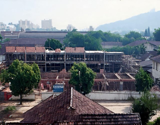 1993 - Construção do Ginásio de esportes